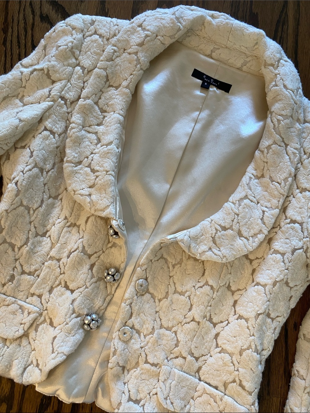 Vintage Elegant Women's Cream Floral Texture Jacket with Decorative Buttons - Picture 3 of 4